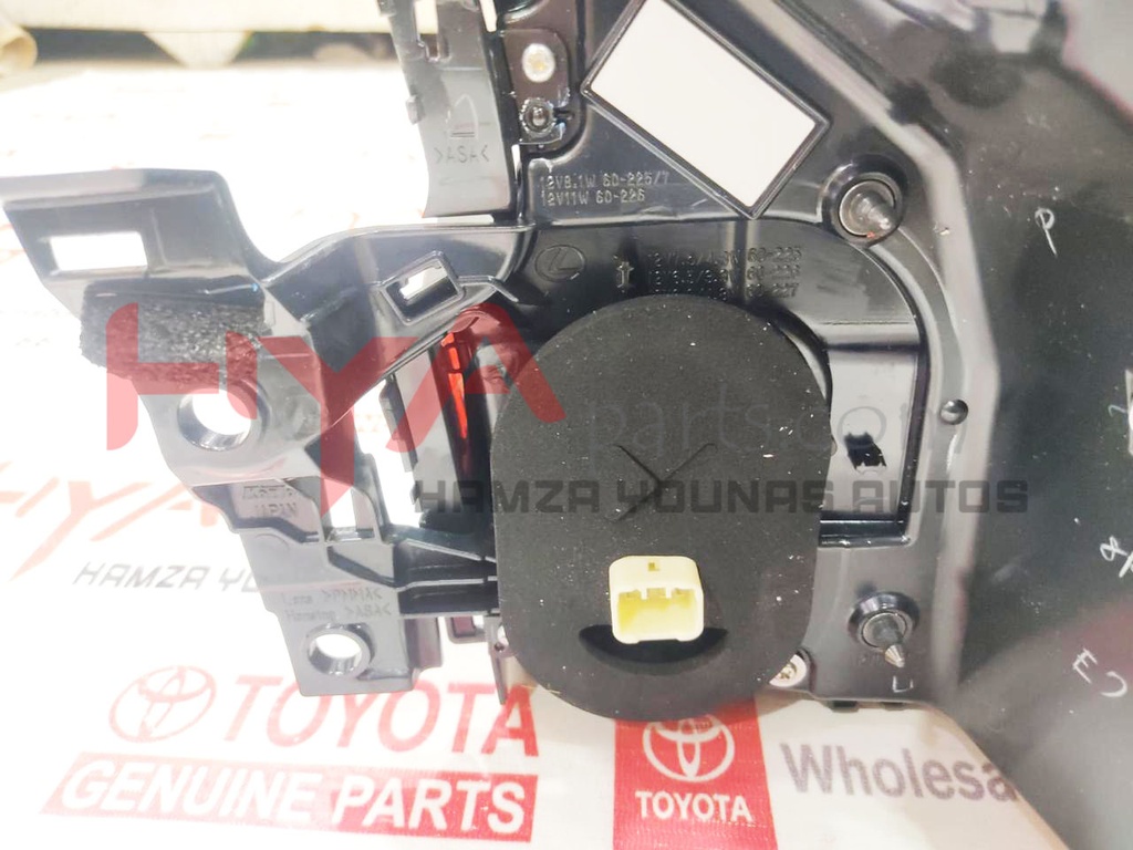 LENS &amp; BODY, REAR COMBINATION LAMP, LH