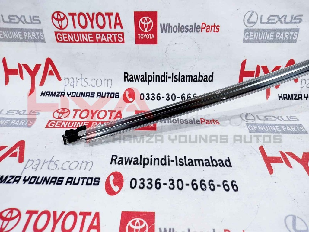 MOULDING, FRONT DOOR WINDOW FRAME, UPPER RH