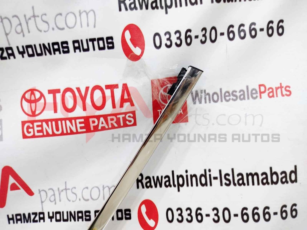 MOULDING, FRONT DOOR WINDOW FRAME, UPPER RH