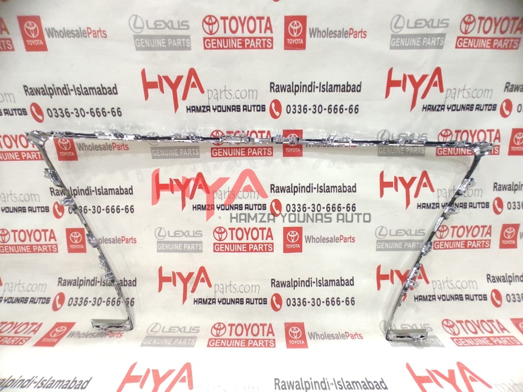 MOULDING, RADIATOR GRILLE, UPPER RH