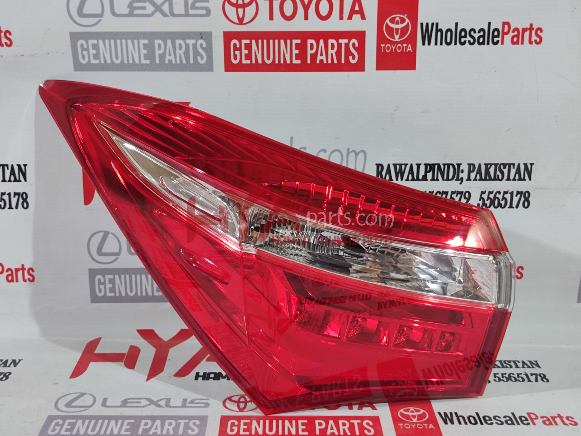 [81561-02780] LENS &amp; BODY, REAR COMBINATION LAMP, LH (BACK LIGHT)