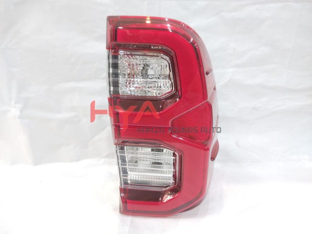 LENS &amp; BODY, REAR COMBINATION LAMP, RH TYC