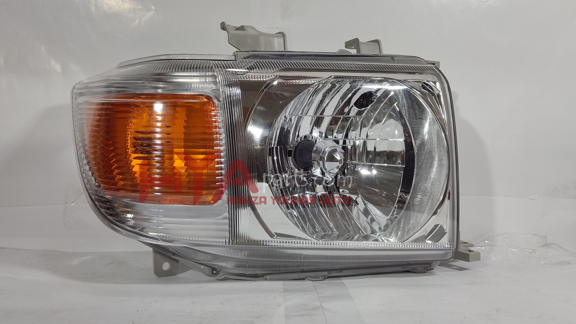 [DP 212-11M4R] HEAD LIGHT LAND CRUISER LJ72 SERIES RH