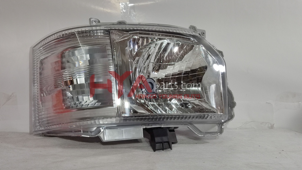 [TYC 20-E769-05-2B] HEAD LIGHT HIACE 2017 RH