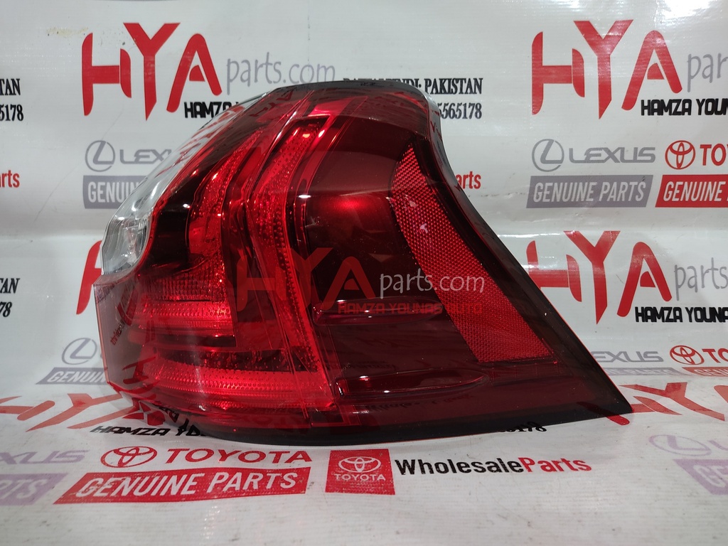 [81551-60C20] LENS &amp; BODY, REAR COMBINATION LAMP, RH