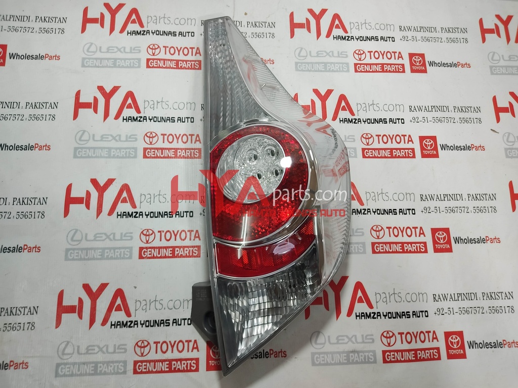 [81551-52A86] LENS &amp; BODY, REAR COMBINATION LAMP, RH (BACK LIGHT)
