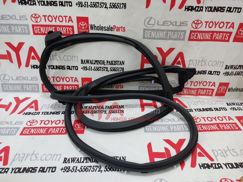 [67871-60120] WEATHERSTRIP, REAR DOOR, RH